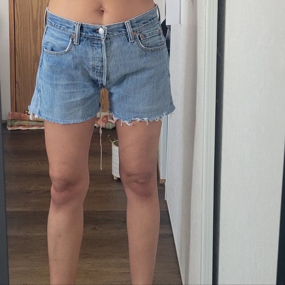 Levi's 501 Shorts - Picture 3 of 16